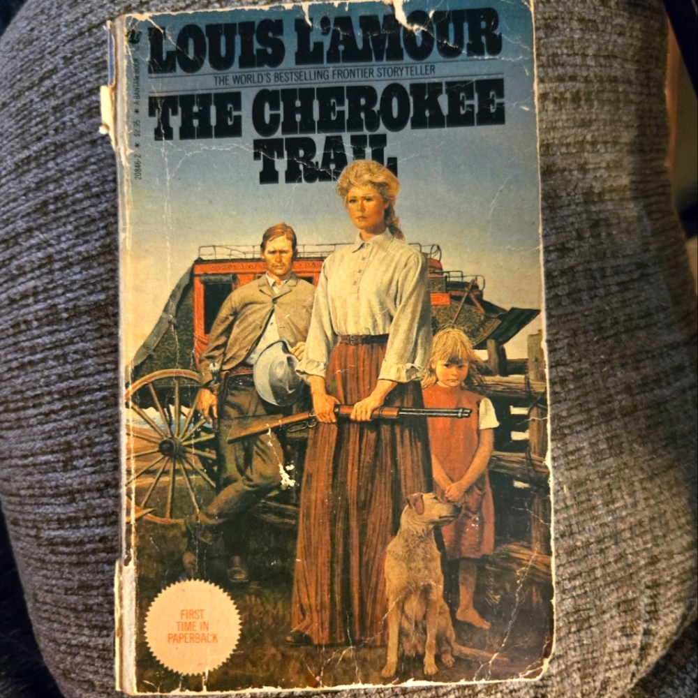 🌞The Cherokee Trail Paperback Book Louis L'amour